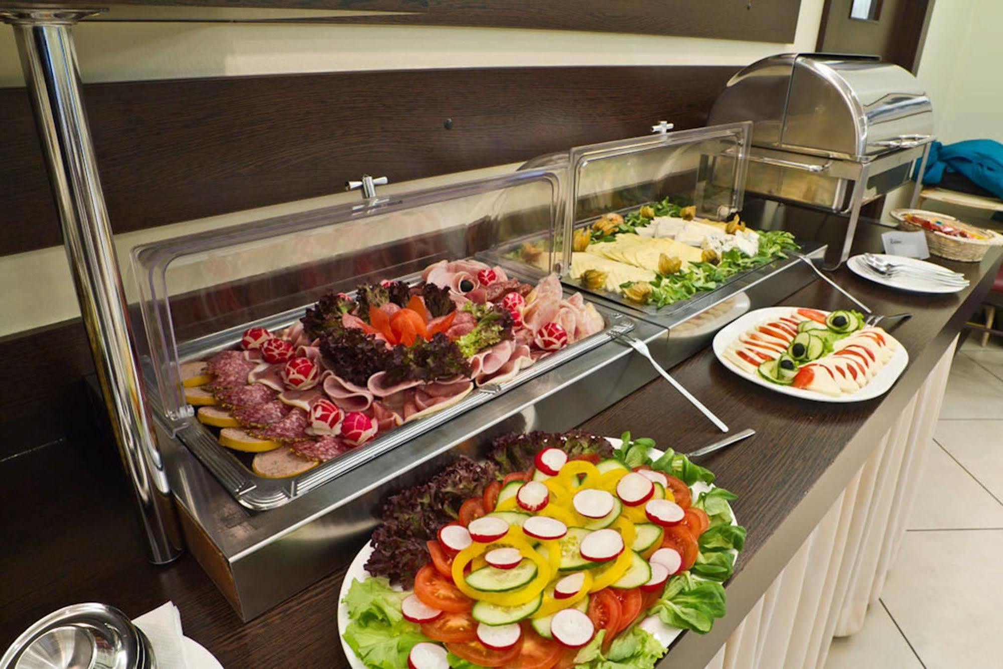 Ivbergs Hotel Messe Nord Берлин Экстерьер фото